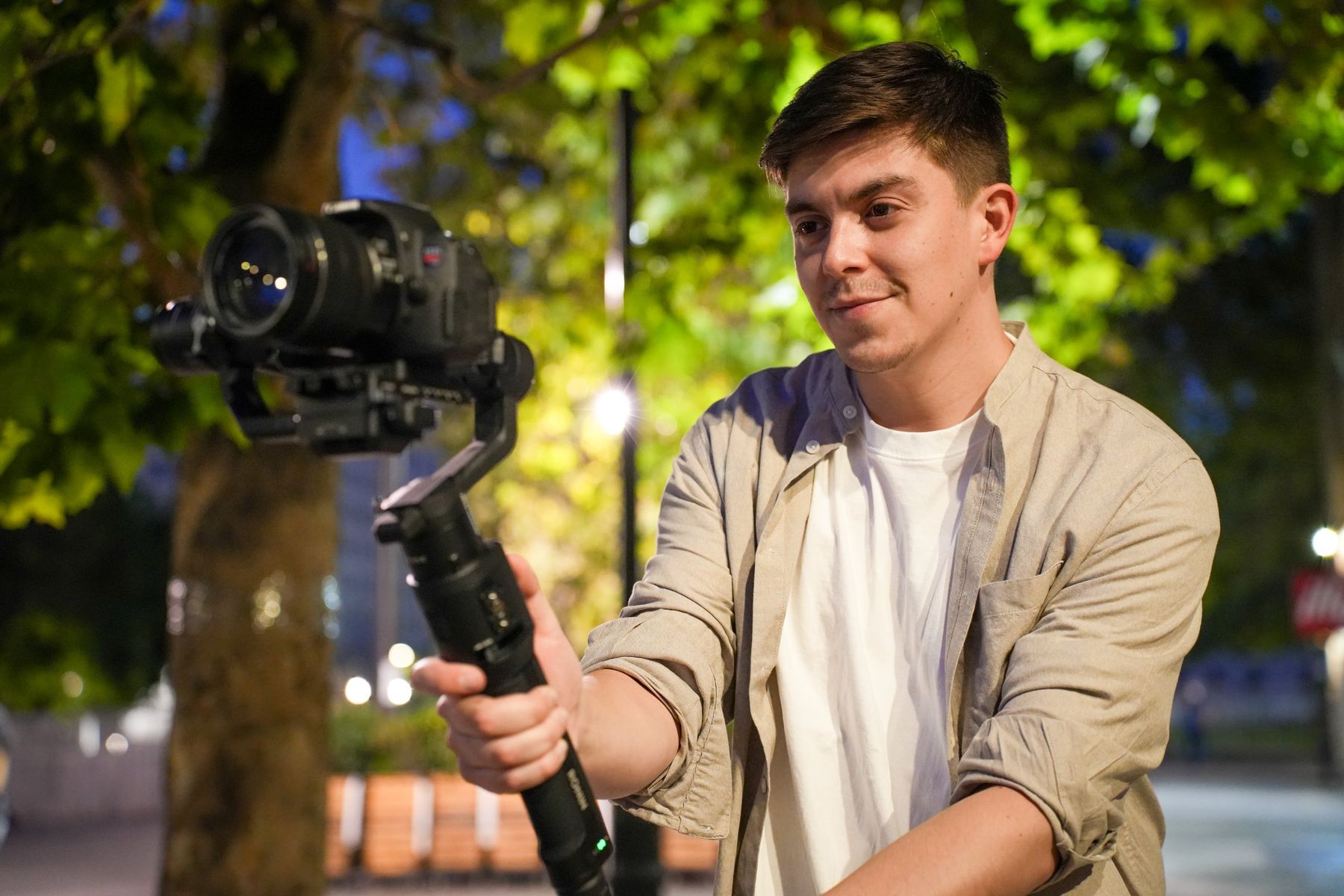 Pedro Pablo Rojas grabando con gimbal